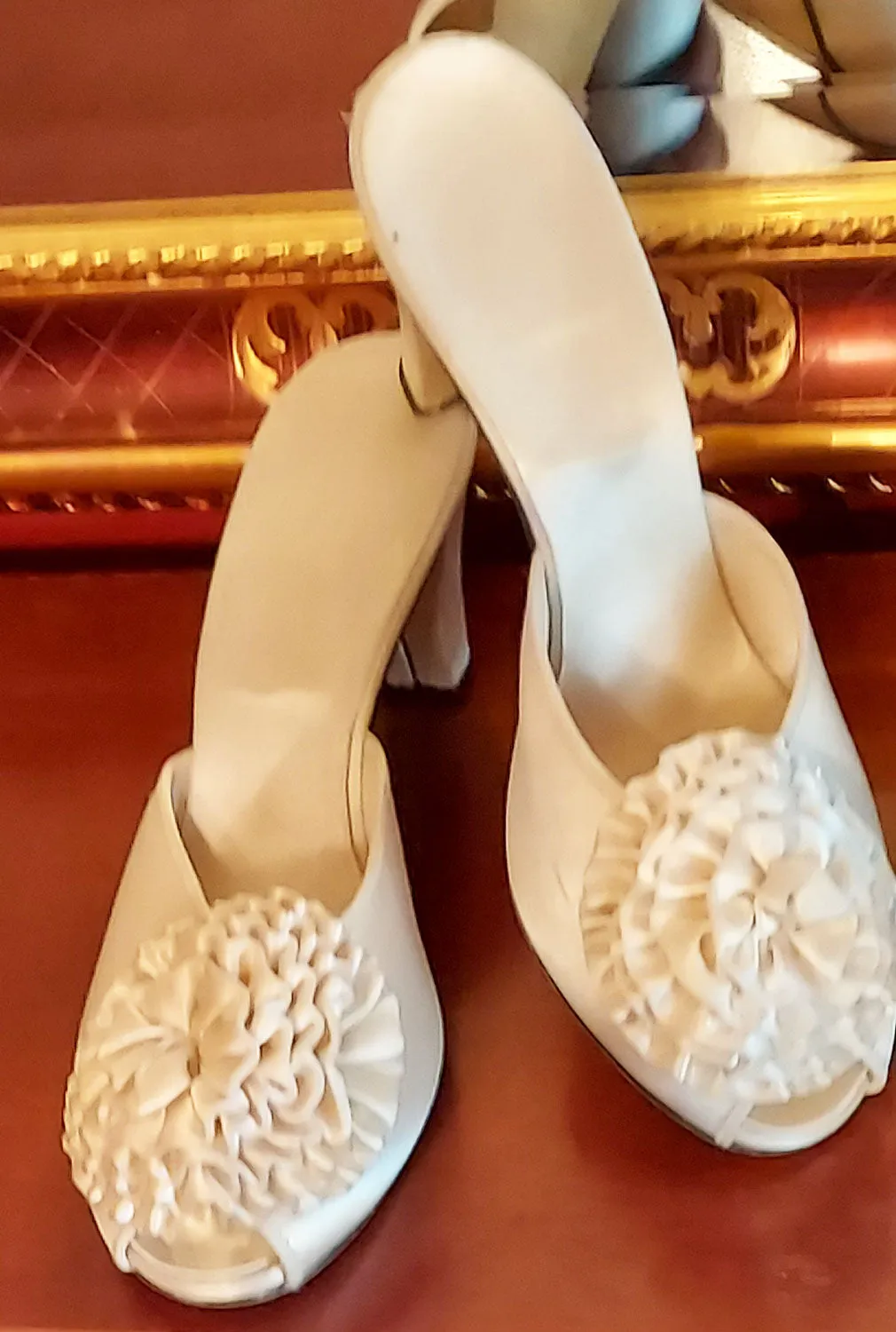 *  VINTAGE DANIEL GREEN IVORY SATIN POM POM HIGH HEEL BEDROOM SLIPPERS MADE IN THE USA