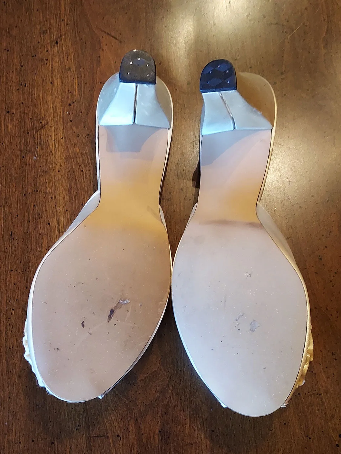 *  VINTAGE DANIEL GREEN IVORY SATIN POM POM HIGH HEEL BEDROOM SLIPPERS MADE IN THE USA