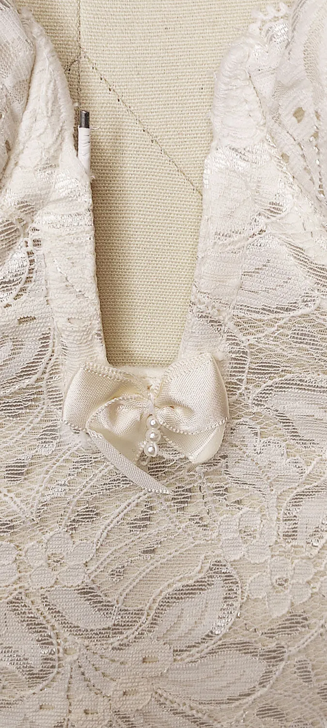 * VINTAGE GLAMOROUS LACE AND LYCRA PLUNGING NECKLINE MERRY WIDOW BUSTIER 34 B