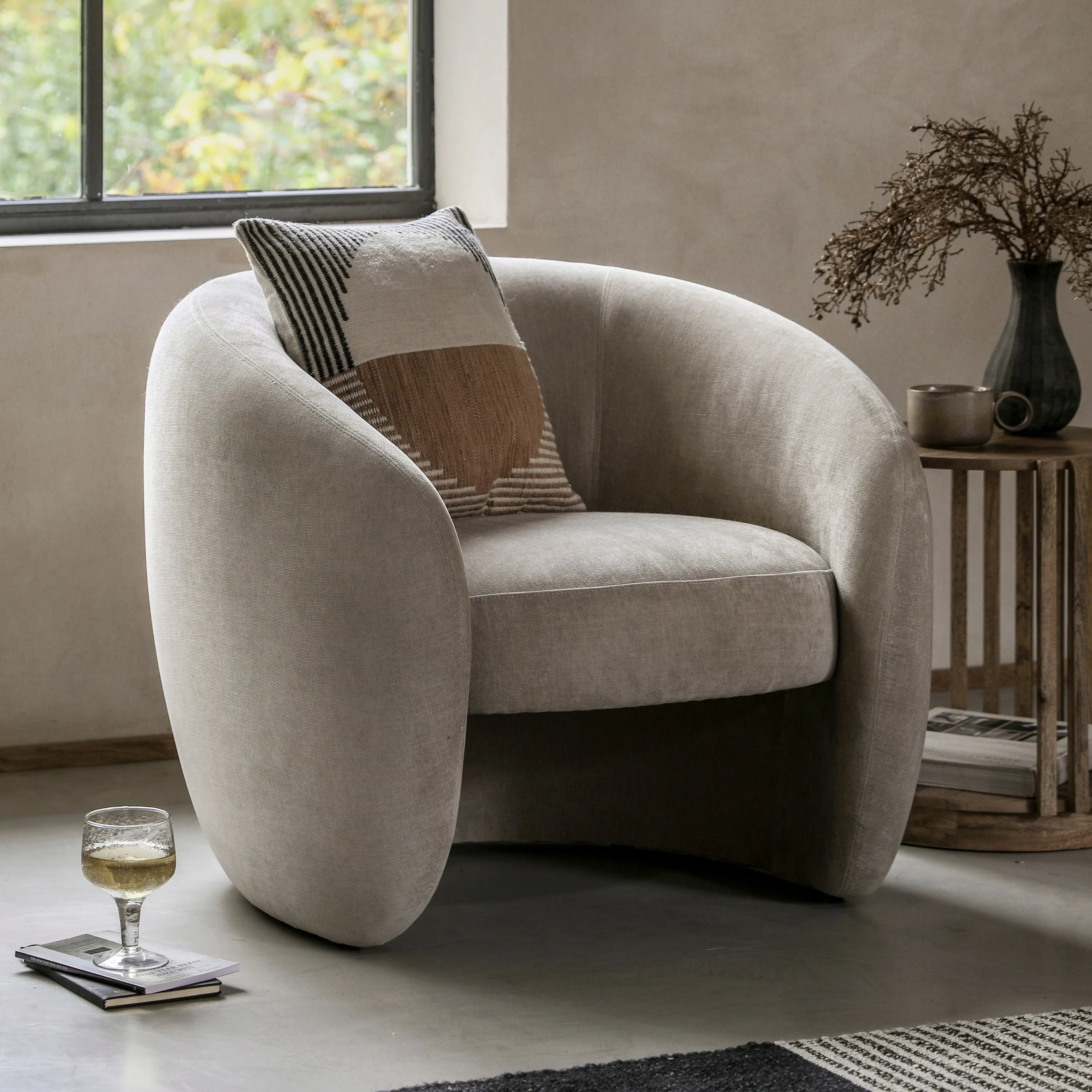 Curvo Armchair